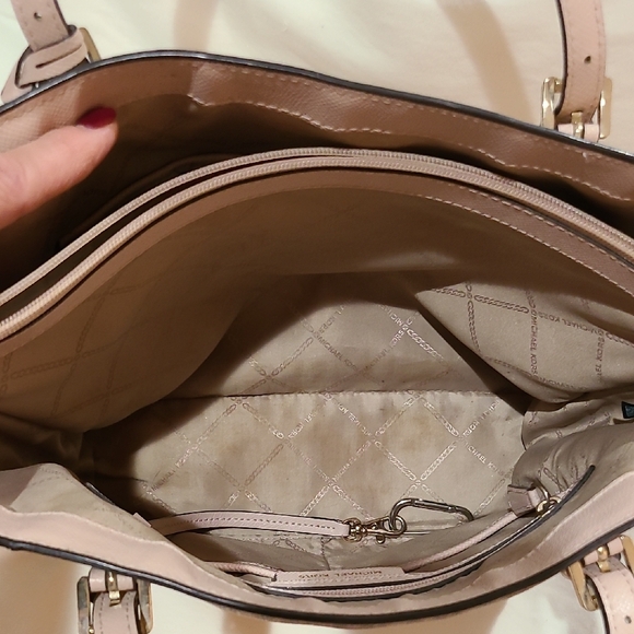 Michael Kors Metallic Pink Tote Bag - Picture 6 of 9